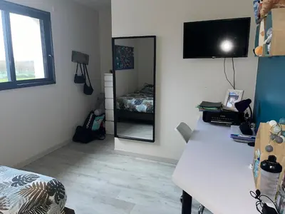 Télévision ou salle de divertissement dans l'établissement Chambre double à 7kms du circuit des 24h