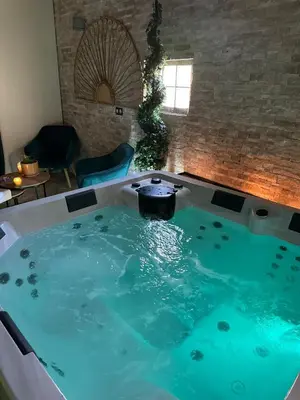 Piscine de l'établissement L’Éden ou située à proximité