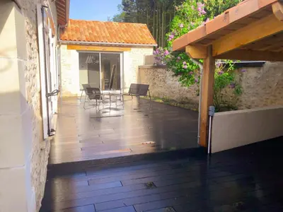 Balcon ou terrasse dans l'établissement Loft industriel avec Spa, Sauna et Hammam en Touraine – Jardin clos et équipements haut de gamme - FR-1-381-559