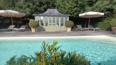 Piscine de l'établissement Manoir des Basses Rivières ou située à proximité