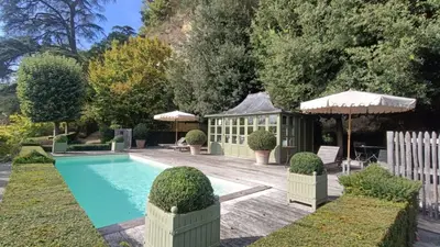 Piscine de l'établissement Manoir des Basses Rivières ou située à proximité
