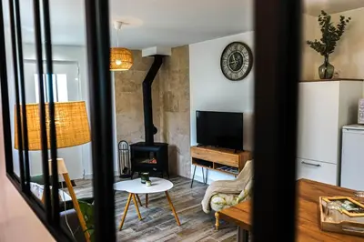 Télévision ou salle de divertissement dans l'établissement La busco loge