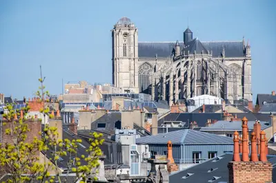 Vue générale sur Le Mans ou vue de la ville depuis l'appartement