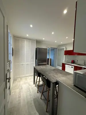 Cuisine ou kitchenette dans l'établissement La Victoria - Charmante maison en centre ville - Gare - Jardin