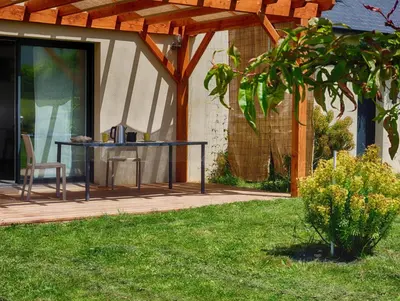 Jardin de l'établissement Le Logis d'Emeric avec paisible jardin Clos&Arboré