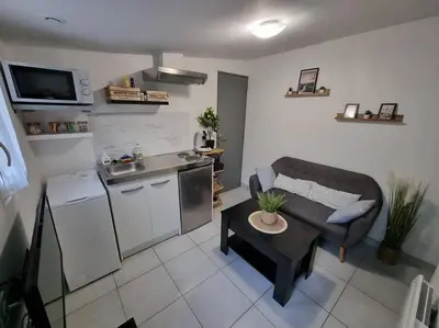 Cuisine ou kitchenette dans l'établissement Agréable Logement / Netflix