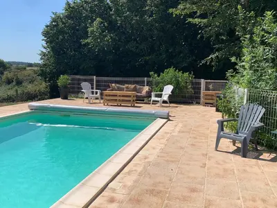 Piscine de l'établissement Gite de Groupe Aux Instants Partagés ou située à proximité