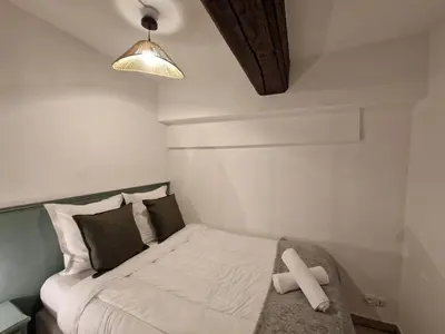 Un ou plusieurs lits dans un hébergement de l'établissement Échappée royale au pied du château, Hyper-Centre - Royal escape at foot of castle, Hyper-Centre