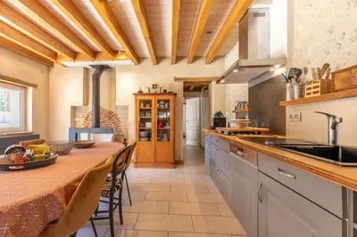 Cuisine ou kitchenette dans l'établissement Le gîte L'As de Seur