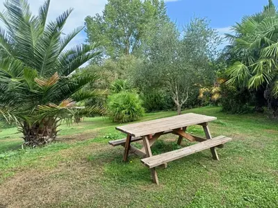 Jardin de l'établissement Chambres d hôtes entrée+sanitaires indépendantes