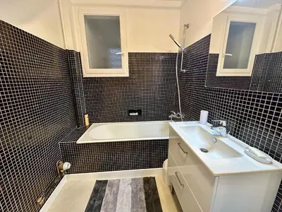 Salle de bains dans l'établissement Escapade Confort à Blois - Parking Privé