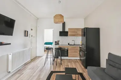 Cuisine ou kitchenette dans l'établissement Appartement Neuf Proche Circuit 24h