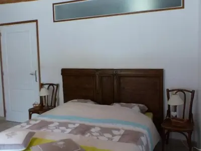 Un ou plusieurs lits dans un hébergement de l'établissement Maison rénovée du XVIe, jardin clos, proche de la Loire et châteaux, tout inclus, équipements complets - FR-1-381-562