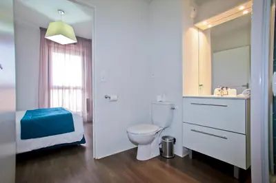 Salle de bains dans l'établissement Appart'hôtel Odalys City - Tours Le Jardin des Lettres