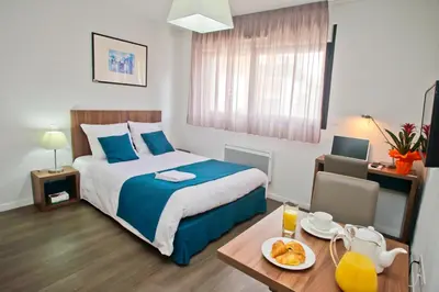 Un ou plusieurs lits dans un hébergement de l'établissement Appart'hôtel Odalys City - Tours Le Jardin des Lettres