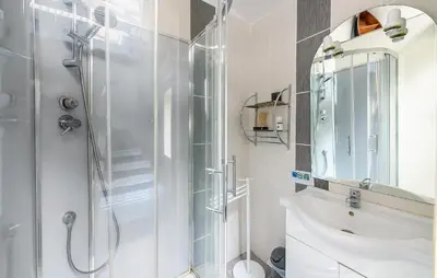 Salle de bains dans l'établissement Cozy Home In Scorbé-Clairvaux With Wifi