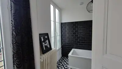 Salle de bains dans l'établissement Grande maison bourgeoise La Flèche, centre ville