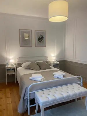 Un ou plusieurs lits dans un hébergement de l'établissement Grande maison bourgeoise La Flèche, centre ville
