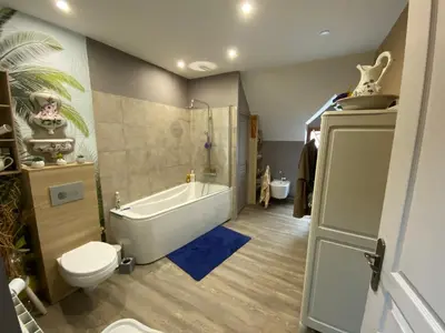 Salle de bains dans l'établissement La Patriaie. chez Jacky et Maryse.