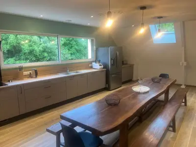 Cuisine ou kitchenette dans l'établissement Le Refuge