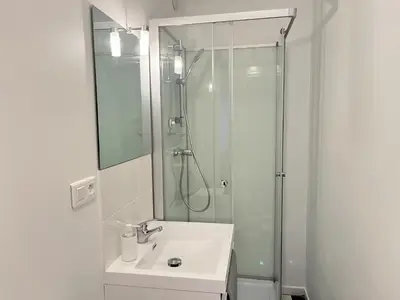Salle de bains dans l'établissement Comtes du Maine - Centre - Parade des pilotes - 6 pers