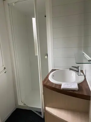 Salle de bains dans l'établissement logement au coeur de la nature