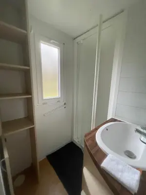 Salle de bains dans l'établissement logement au coeur de la nature