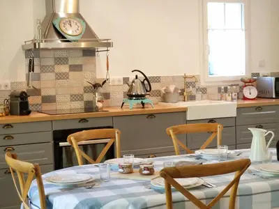 Cuisine ou kitchenette dans l'établissement Gite du Four à Pain 4* - Le Domaine des Cyclamens