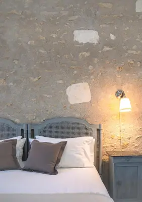 Un ou plusieurs lits dans un hébergement de l'établissement La Poulinière 4* du Domaine des Cyclamens