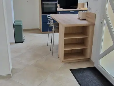 Cuisine ou kitchenette dans l'établissement Maison de charme en bord du Loir, 6-8 pers, proche Zoo de La Flèche, piscine à venir, parking inclus - FR-1-410-429