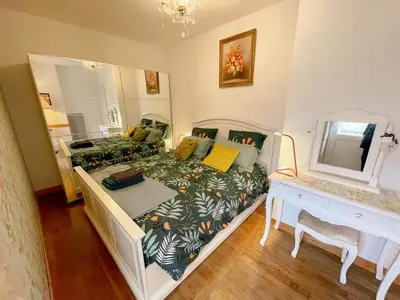 Un ou plusieurs lits dans un hébergement de l'établissement Gîte tout inclus avec jardin privatif, proche centre Richelieu et châteaux de la Loire - FR-1-381-565