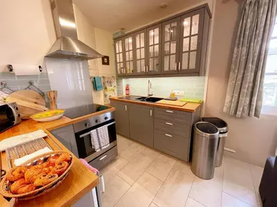 Cuisine ou kitchenette dans l'établissement Gîte tout inclus avec jardin privatif, proche centre Richelieu et châteaux de la Loire - FR-1-381-565