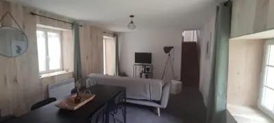 Télévision ou salle de divertissement dans l'établissement Appartement 2 chambres avec WIFI Centre de Descartes