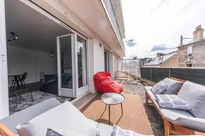 Balcon ou terrasse dans l'établissement Appartement grande terrasse proche de Tours centre