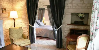 Un ou plusieurs lits dans un hébergement de l'établissement Château de Bournand B&B