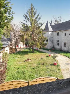 Jardin de l'établissement Maison charmante à Courchamps avec vue sur jardin