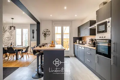 Cuisine ou kitchenette dans l'établissement Maison d exception au Mans Garage XXL et Terrasse