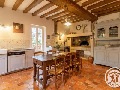 Cuisine ou kitchenette dans l'établissement Maison de Charme avec Piscine Chauffée à 300m de la Loire, Proche Saumur et Sites UNESCO - FR-1-622-70