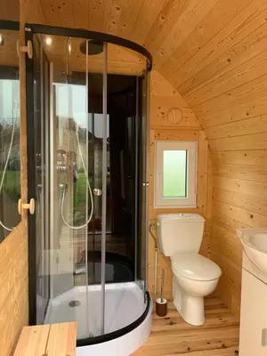 Salle de bains dans l'établissement La Ménardière