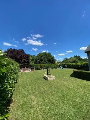 Jardin de l'établissement Maison chaleureuse aux portes de Tours.