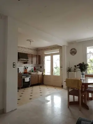 Cuisine ou kitchenette dans l'établissement Location maison pour évènement le mans