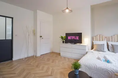 Un ou plusieurs lits dans un hébergement de l'établissement Le Clocher - Quai De La Loire - Netflix