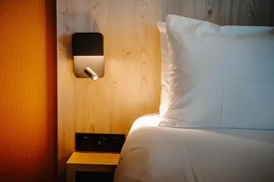 Un ou plusieurs lits dans un hébergement de l'établissement Beelodge Hotel Blois Centre