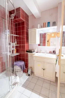 Salle de bains dans l'établissement L'authentique échappée Tourangelle