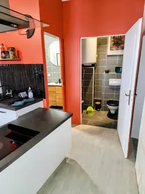 Salle de bains dans l'établissement F2 au cœur de Langeais.