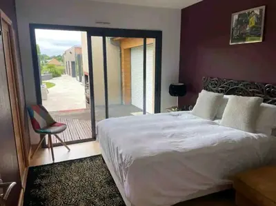 Un ou plusieurs lits dans un hébergement de l'établissement Sol'm Gîtes chambre Bali