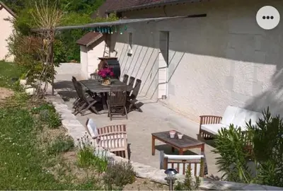 Jardin de l'établissement Bain de lumière et d'espace