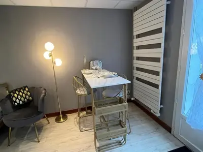 Plan de l'établissement Golden Tours - Studio moderne