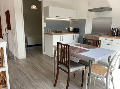 Cuisine ou kitchenette dans l'établissement Appartement en résidence avec parking