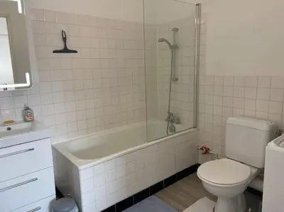 Salle de bains dans l'établissement Appartement en résidence avec parking